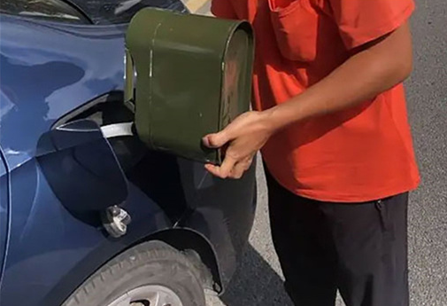 辽宁鞍山道路救援:汽车行驶途中没油了怎么办? 辽宁鞍山道路救援